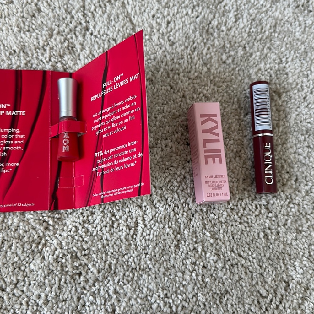 Lip Bundle - Picture 3 of 3